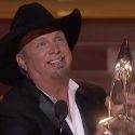 Watch Garth Brooks’ Acceptance Speech After Winning CMA Entertainer of the Year